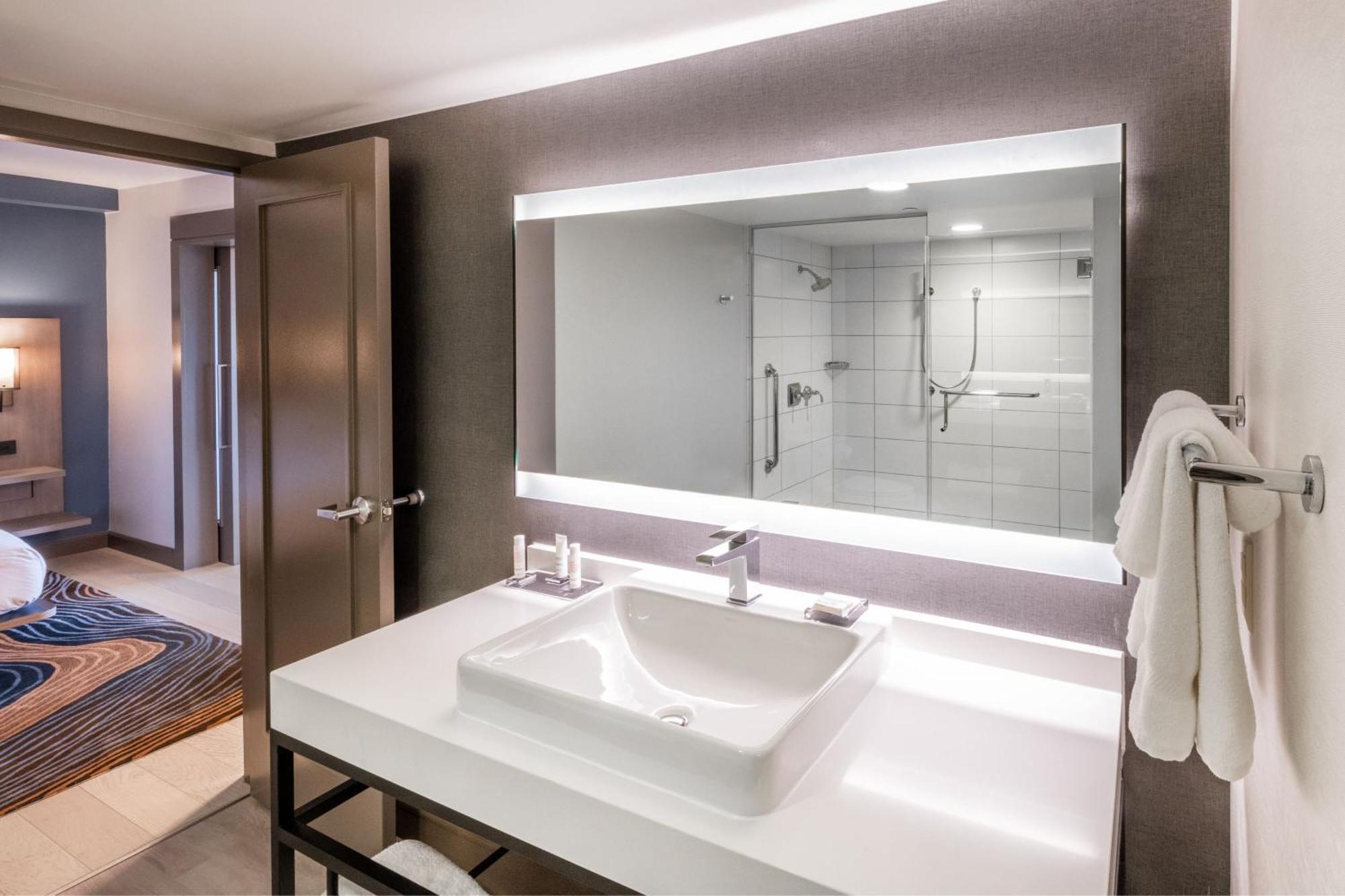 Pittsburgh Airport Marriott 3*